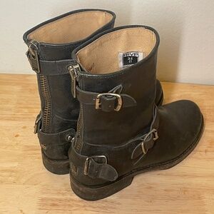 Frye Veronica Back Zip Short Moto Boots Womens Size 8 B Black Leather Buckle